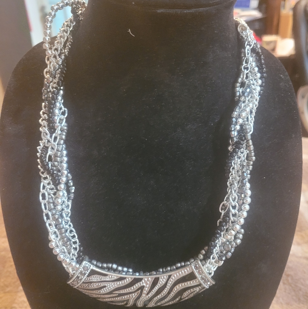 WOMAN'S 21" LONG MULTI-STRAND FASHION JEWELRY CHUNKY STATEMENT ZEBRA NECKLACE